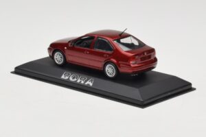 Volkswagen Bora Mk4 Red Metallic Minichamps 1:43 VW003 Métal — image 3 sur 4