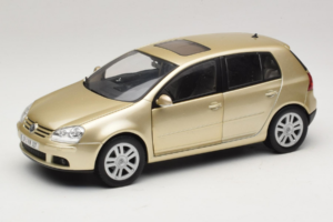 Volkswagen Golf Mk5 Light Bronze Metallic Bburago 1:18 09930201W Métal
