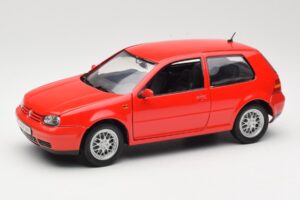Volkswagen Golf Mk4 GTI Rouge Revell 1:18 08943 Métal