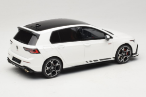 Volkswagen Golf Mk8 GTI Clubsport Pure White Otto 1:18 OT1221 Résine — image 2 sur 6