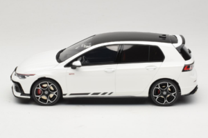 Volkswagen Golf Mk8 GTI Clubsport Pure White Otto 1:18 OT1221 Résine — image 3 sur 6