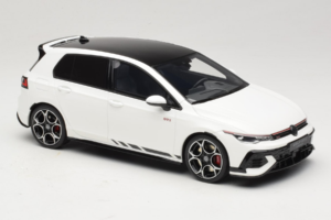 Volkswagen Golf Mk8 GTI Clubsport Pure White Otto 1:18 OT1221 Résine — image 4 sur 6