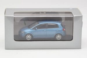 Volkswagen Golf Plus Mk5 Blue Metallic Minichamps 1:43 GOLF002 Métal — image 4 sur 4