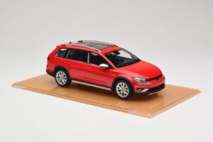 Volkswagen Golf Mk7 Alltrack Tornado Red DNA 1:18 DNA000035 Résine — image 4 sur 6
