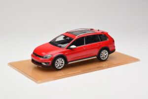 Volkswagen Golf Mk7 Alltrack Tornado Red DNA 1:18 DNA000035 Résine