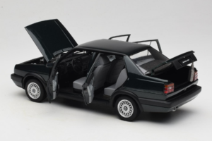 Volkswagen Jetta Mk3 CL Noir Icartime 1:18 JETTA001 Métal — image 5 sur 8