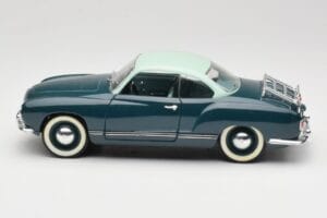 Volkswagen Karmann Ghia Bleu Solido 1:18 8061 Métal — image 4 sur 8