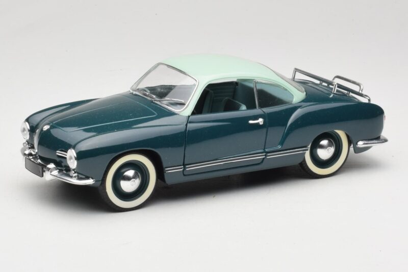 Volkswagen Karmann Ghia Bleu Solido 1:18 8061 Métal