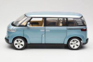 Volkswagen Microbus Concept Vert Clair Revell 1:18 08444 Métal — image 4 sur 8