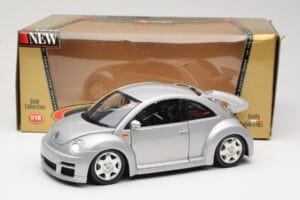 Volkswagen New Beetle RSi Argent Bburago 1:18 3306 Métal — image 8 sur 8