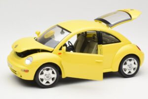 Volkswagen New Beetle Jaune Bburago 1:18 BEETLE001 Métal — image 2 sur 8