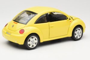 Volkswagen New Beetle Jaune Bburago 1:18 BEETLE001 Métal — image 3 sur 8