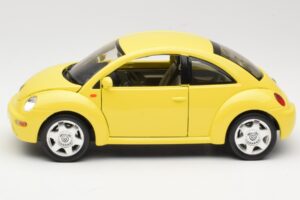 Volkswagen New Beetle Jaune Bburago 1:18 BEETLE001 Métal — image 4 sur 8