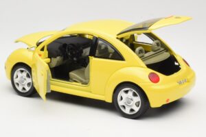 Volkswagen New Beetle Jaune Bburago 1:18 BEETLE001 Métal — image 5 sur 8