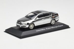 Volkswagen Passat B6 Chrome Silver 10 Years Volkswagen Magazine Minichamps 1:43 PASSAT004 Métal — image 2 sur 4