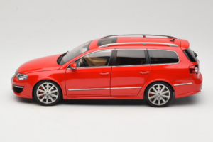Volkswagen Passat B6 R36 Variant Rouge NZG 1:18 KF044-5 Métal — image 4 sur 8