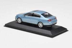 Volkswagen Passat B6 Blue Metallic Minichamps 1:43 PASSAT002 Métal — image 3 sur 4