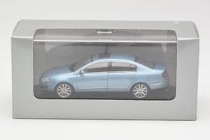 Volkswagen Passat B6 Blue Metallic Minichamps 1:43 PASSAT002 Métal — image 4 sur 4