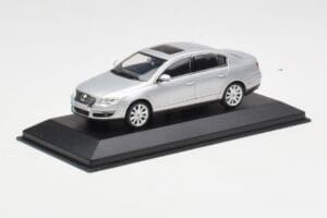 Volkswagen Passat B6 Argent Minichamps 1:43 PASSAT003 Métal — image 2 sur 4