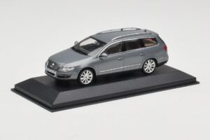 Volkswagen Passat B6 Variant Grey Metallic Minichamps 1:43 PASSAT005 Métal — image 2 sur 4