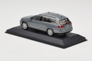 Volkswagen Passat B6 Variant Grey Metallic Minichamps 1:43 PASSAT005 Métal — image 3 sur 4