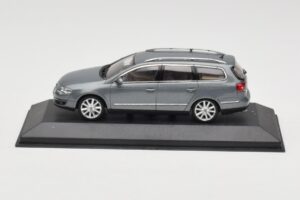 Volkswagen Passat B6 Variant Grey Metallic Minichamps 1:43 PASSAT005 Métal