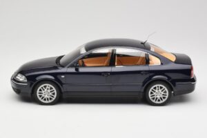 Volkswagen Passat W8 B5.5 Indigo Blue DNA 1:18 DNA000029 Métal — image 3 sur 6