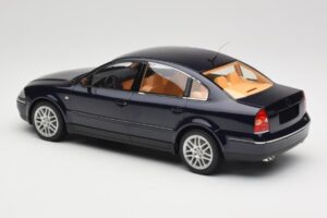 Volkswagen Passat W8 B5.5 Indigo Blue DNA 1:18 DNA000029 Métal — image 5 sur 6