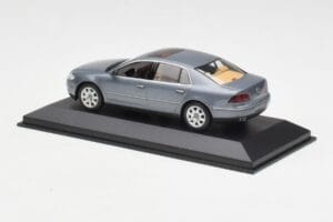 Volkswagen Phaeton 3D Gris Minichamps 1:43 3D0099300GPR7Q Métal — image 3 sur 4