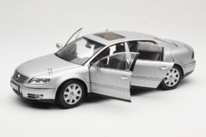 Volkswagen Phaeton D1 Silver Metallic AUTOart 1:18 79742 Métal — image 2 sur 8