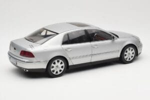 Volkswagen Phaeton D1 Silver Metallic AUTOart 1:18 79742 Métal — image 3 sur 8