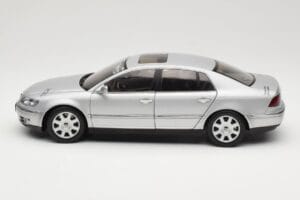 Volkswagen Phaeton D1 Silver Metallic AUTOart 1:18 79742 Métal — image 4 sur 8