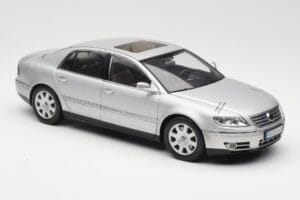 Volkswagen Phaeton D1 Silver Metallic AUTOart 1:18 79742 Métal — image 6 sur 8
