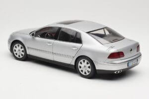 Volkswagen Phaeton D1 Silver Metallic AUTOart 1:18 79742 Métal — image 7 sur 8