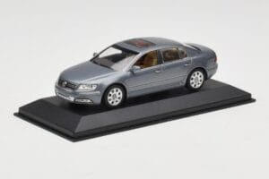 Volkswagen Phaeton Light Blue Metallic Minichamps 1:43 VW002 Métal — image 2 sur 4