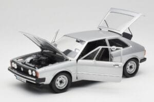 Volkswagen Scirocco GT Mk1 Silver Metallic Revell 1:18 08833 Métal — image 2 sur 8