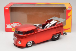 Volkswagen T1 Camionnette Rouge Hot Wheels 1:18 J2895 Métal — image 8 sur 8