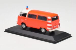 Volkswagen T2 Bus Pompiers Frankfurt Minichamps 1:43 400053091-R Métal — image 3 sur 4