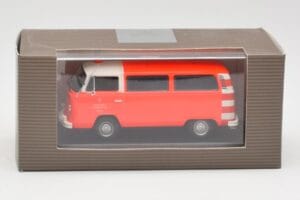 Volkswagen T2 Bus Pompiers Frankfurt Minichamps 1:43 400053091-R Métal — image 4 sur 4