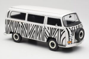 Volkswagen T2a Bus Safari Schuco 1:18 191 Métal — image 6 sur 8