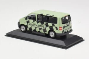 Volkswagen T5 Bus Vert Minichamps 1:43 T5002 Métal — image 3 sur 4