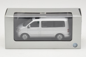 Volkswagen T5 Bus Argent Minichamps 1:43 T5003 Métal — image 4 sur 4