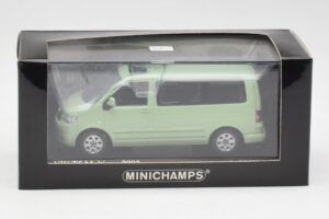 Volkswagen T5 Multivan California Vert Citron Minichamps 1:43 400052201 Métal — image 4 sur 4