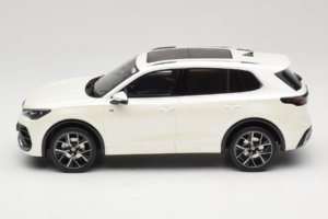 Volkswagen Tiguan R-Line Oryx White Pearl Otto 1:18 OT1219 Résine — image 3 sur 6