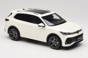 Volkswagen Tiguan R-Line Oryx White Pearl Otto 1:18 OT1219 Résine — image 4 sur 6