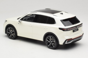Volkswagen Tiguan R-Line Oryx White Pearl Otto 1:18 OT1219 Résine — image 5 sur 6