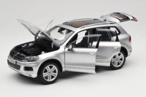 Volkswagen Touareg 7L Silver Metallic Kyosho 1:18 8821CS Métal — image 2 sur 8