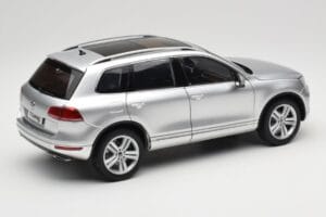 Volkswagen Touareg 7L Silver Metallic Kyosho 1:18 8821CS Métal — image 3 sur 8