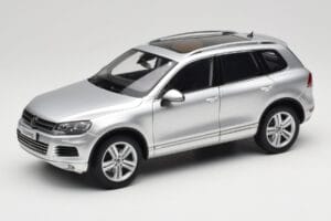Volkswagen Touareg 7L Silver Metallic Kyosho 1:18 8821CS Métal
