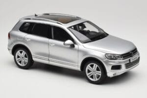 Volkswagen Touareg 7L Silver Metallic Kyosho 1:18 8821CS Métal — image 6 sur 8